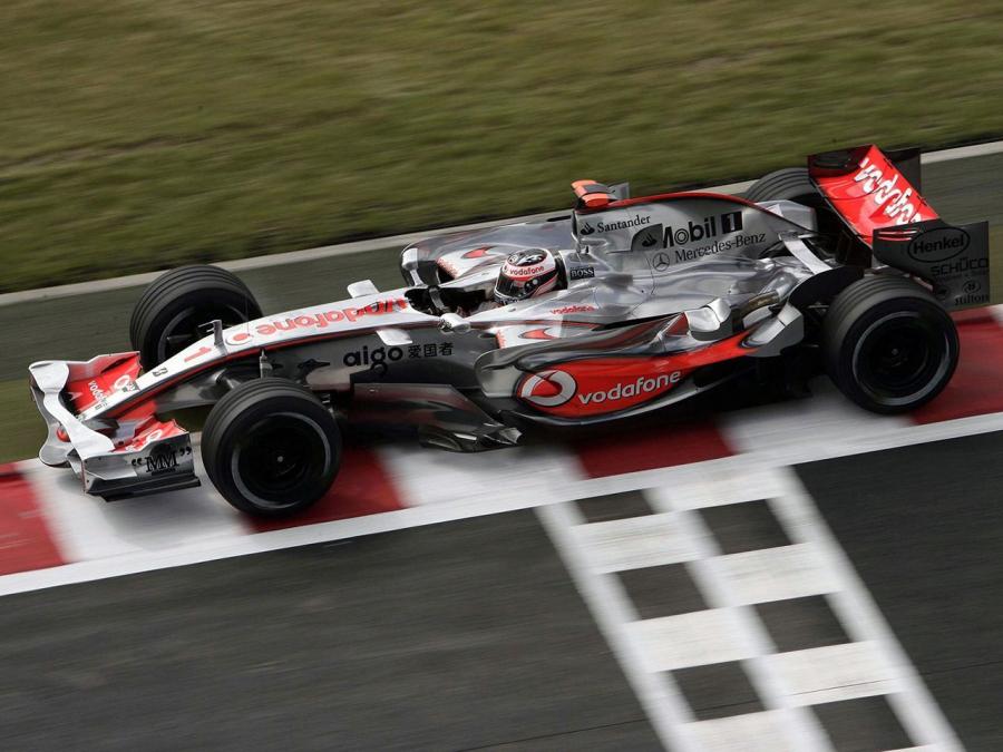  McLaren Mercedes-Benz MP4-22 2007 года  (фото 11 из 16)